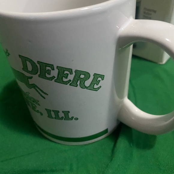 NEW JOHN DEERE FARM SCENE TRACTOR MUG W/BOX - Picture 6 of 11